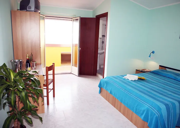 A Turri And Restaurant Capo Vaticano