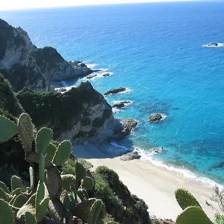 A Turri And Restaurant Capo Vaticano