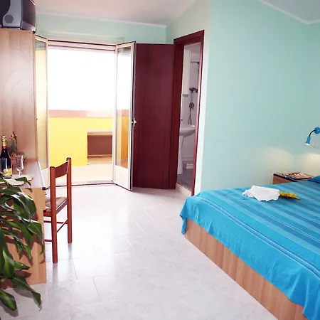 A Turri And Restaurant Capo Vaticano