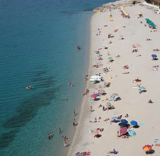 A Turri And Restaurant Capo Vaticano