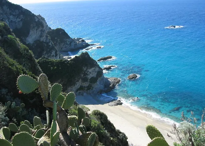 A Turri And Restaurant Capo Vaticano