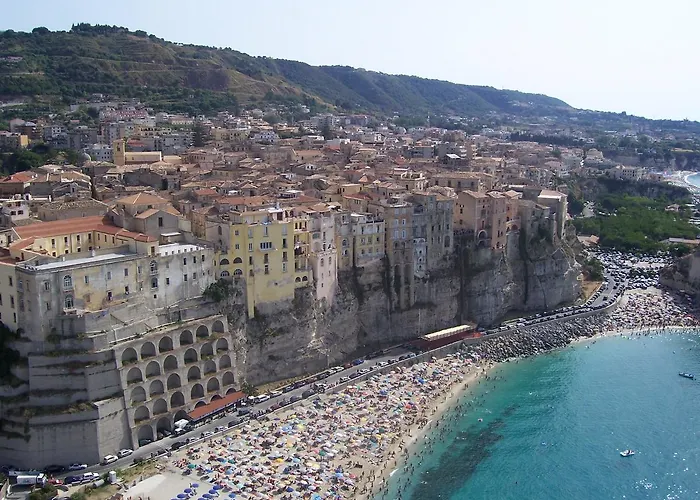 A Turri And Restaurant Capo Vaticano
